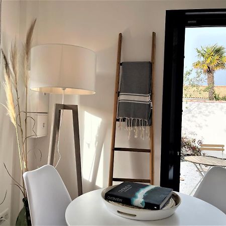 Maisonnette A Proximite Plage Et Port De St-Martin サン・マルタン・ド・レ エクステリア 写真